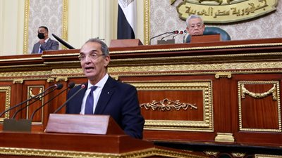 وزير الاتصالات: تصنيع تابلت سامسونج في بني سويف ضمن خطة 