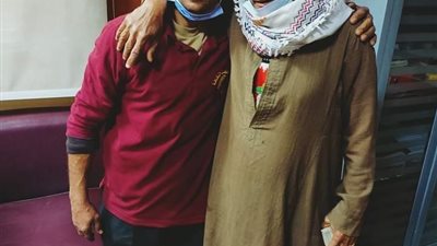 الدنيا لسة بخير.. عامل يعيد مبلغًا ماليًّا كبيرًا لرجل مسن بعد العثور عليه في دورة مياه بالمنيا 