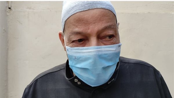 مسن تلقى لقاح كورونا