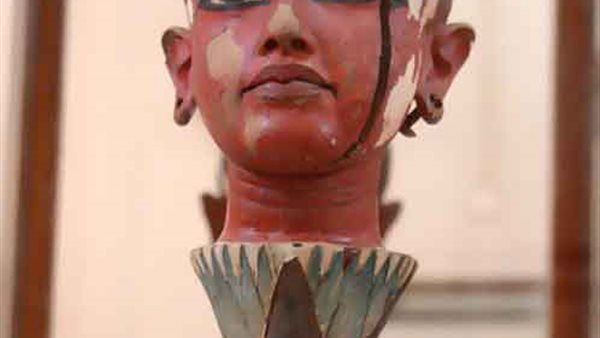 رأس اللوتس لتوت عنخ