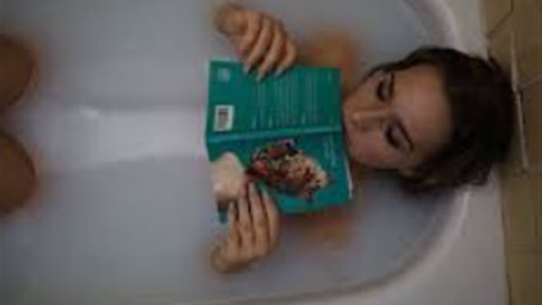 القراءة بالحمام