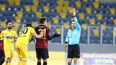 رئيس جالطة سراي: سنقاتل لرفع البطاقة الحمراء عن مصطفى محمد