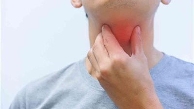 من بينها الزبادي والبرتقال.. أطعمة يجب تجنبها إن كنت تعاني من التهاب الحلق