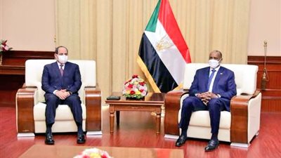 بدء مباحثات السيسي والبرهان في القصر الجمهوري بالخرطوم بعد انتهاء مراسم الاستقبال