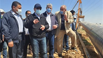 وزير البترول يتابع تنفيذ أعمال خط غاز مدينة العلمين الجديدة