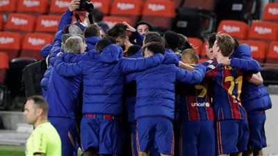 غياب أراوخو وبيكيه.. كومان يعلن قائمة برشلونة لمواجهة أوساسونا في الليجا