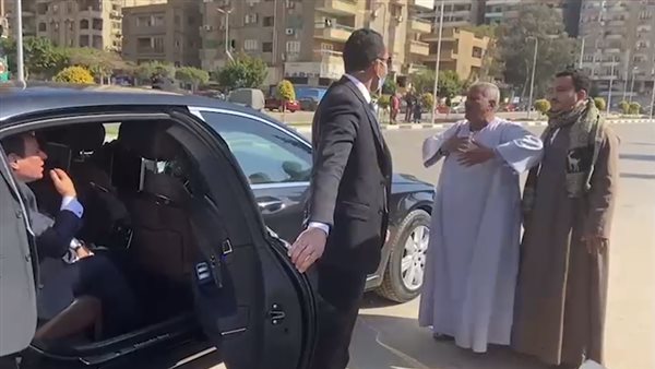 السيسي وبائع فاكهة