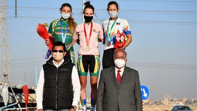 وزير الرياضة يكرم الفائزين ببطولة إفريقيا للدراجات 