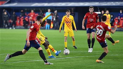برشلونة يفوز على أوساسونا بثنائية في الدوري الإسباني