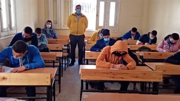 جانب من الامتحانات