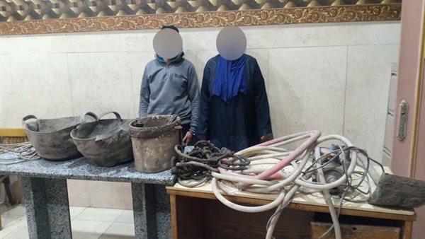 متهمان بالتنقيب عن