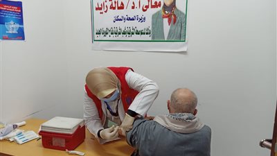 بينهم 144 مواطنًا.. تطعيم 2312 مُسن وطبيب بلقاح كورونا في الشرقية