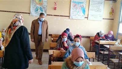 تعليم البحيرة: 34 ألف طالب يؤدون امتحان مادتي التاريخ والكيمياء دون شكاوي (صور)