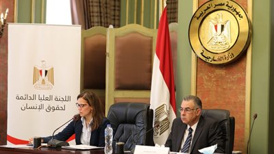 اللجنة العليا لحقوق الإنسان تعقد اجتماعًا لدراسة التوصيات الموجهة لمصر