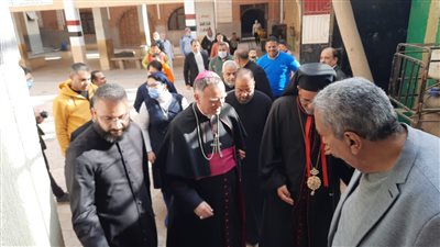 سفير الفاتيكان يزور كنيسة العائلة المقدسة بمركز ملوي في المنيا (صور وفيديو)