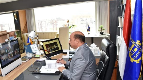 محافظ أسوان