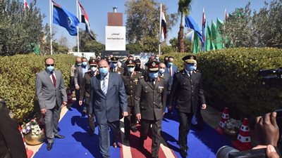 محافظ أسيوط وقائد 