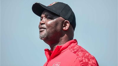 موسيماني ينشر صورة له مع لاعبي الأهلي قبل مواجهة الإسماعيلي