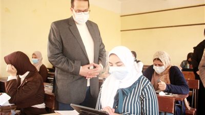 وكيل تعليم الغربية يتفقد سير امتحانات الصف الثاني الثانوي بطنطا (صور)