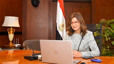 وزيرة الهجرة: 