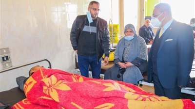 رئيس جامعة طنطا يطمئن على طلبة الدفاع الجوي إثر تعرضهم لحادث تصادم (صور) 