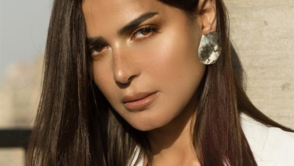 الفنانة رانيا منصور