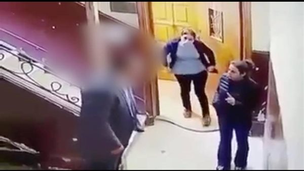 لحظة التحرش بطفلة