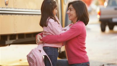 كيف تساعد طفلك على العودة إلى المدرسة وتطرد مخاوفه؟