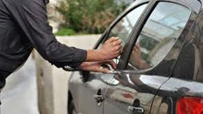 القبض على سائق بسوهاح أثناء قيادته سيارة 