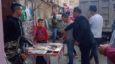 إزالة الإشغالات وتحرير 60 محضرًا للمخالفين ببنها (صور) 