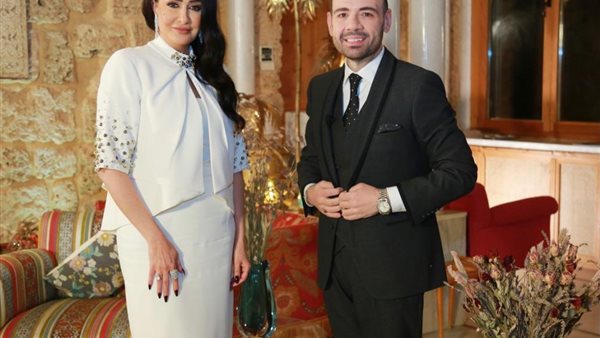 غادة عبد الرازق والإعلامي