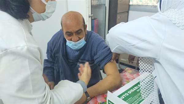 متلقي لقاح كورونا