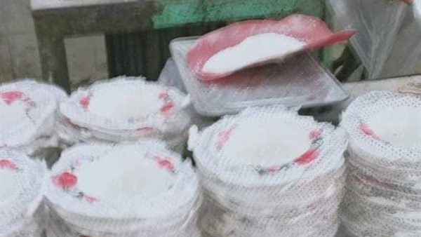 مصنع يستخدم مواد