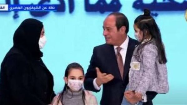 الرئيس السيسى يكرم