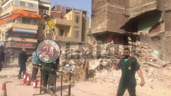 إنهيار منزل قديم