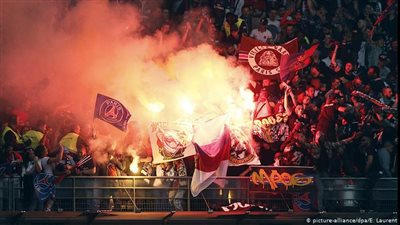 أشعل النار في الفندق.. إلقاء القبض على مشجع لـ باريس سان جيرمان لإزعاجه لاعبي برشلونة