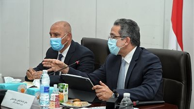 وزيرا السياحة والنقل يناقشان المشروعات الجارية لدفع الحركة السياحية (صور)