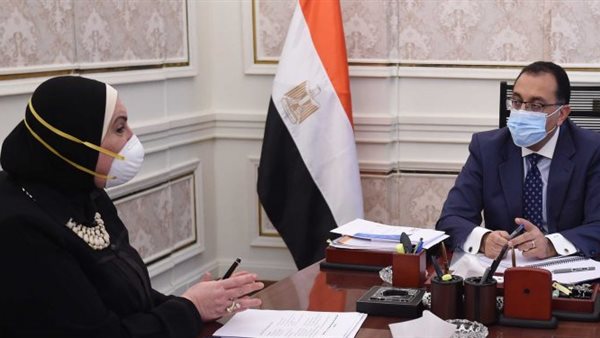 رئيس الوزراء ووزيرة