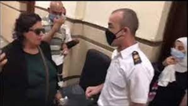 التعدي على ضابط شرطة