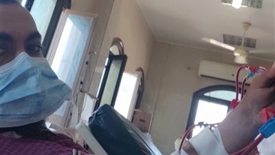 يعول 3 أطفال.. الأمراض تحاصر شابًا في سوهاج ويطالب المسئولين بمساعدته (صور)