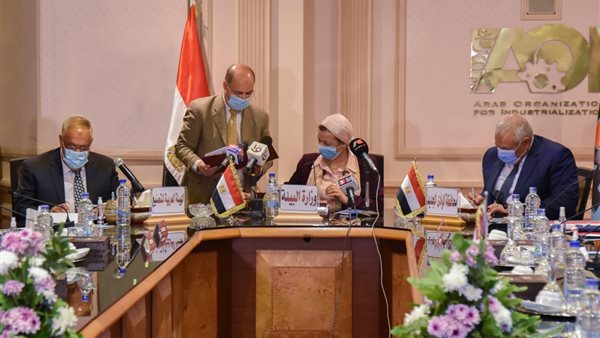 وزيرة البيئة ومحافظ