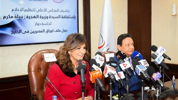 خلال جلسة الحوار