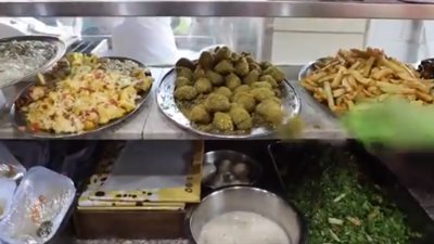 عمره أكثر من 80 عامًا.. قصة أقدم مطعم فول وفلافل في الكويت وعلاقته بالملحن 