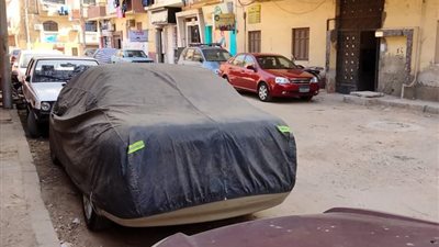 رسائل تهديد وبيض مكسور .. أهالي منطقة شركة قلتة بأسيوط يستغيثون من بلطجية مجهولين بسبب ركن السيارات (صور)