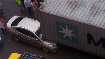 مصرع شاب سقط عليه 