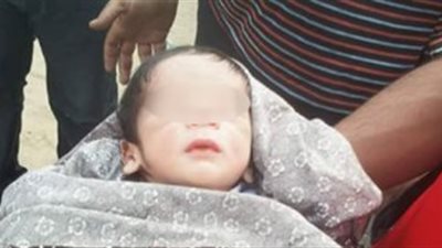 زوج وطليقته يتركان طفلهما في الشارع بسبب المشاكل الزوجية