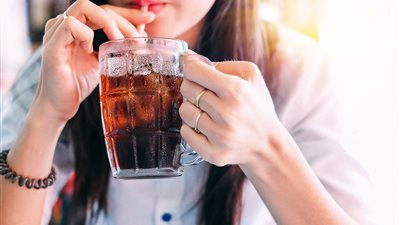 هل هناك علاقة تربط بين سرطان الثدي والمياه الغازية ؟