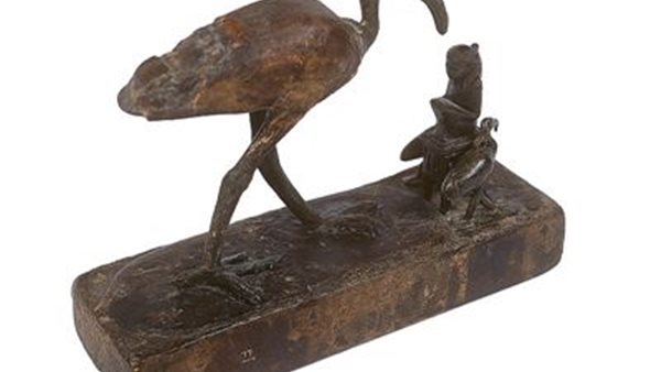 تمثال في وضع القرفصاء