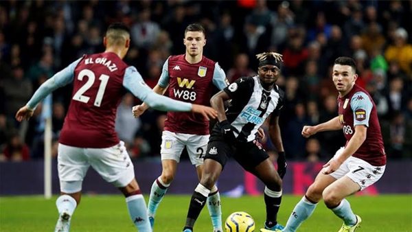 نيوكاسل ضد أستون