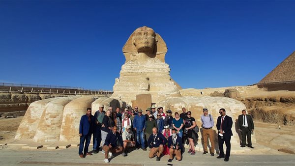 زاهي حواس يستقبل